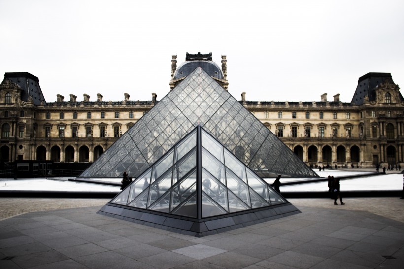 法国巴黎卢浮宫图(12张高清图片)